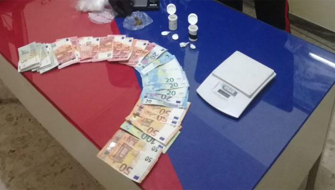 Droga e soldi dentro casa: 46enne arrestato dai Carabinieri