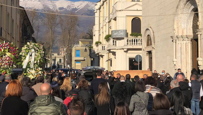 Sora, lacrime e silenzio nella piazza. L’addio a Matteo Baldassarra