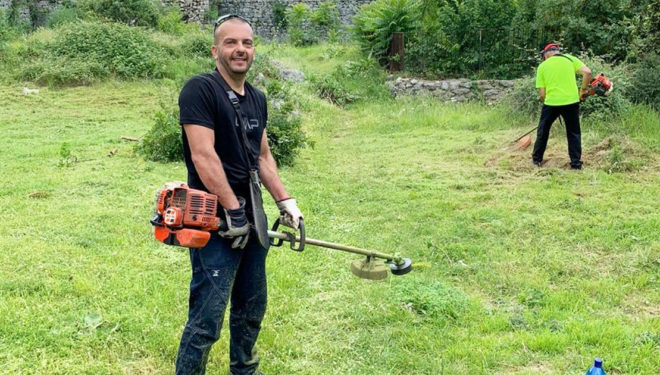 Geocaccia sul Castello: il CAI di Sora bonifica l’area e taglia l’erba nella Rocca in vista dell’evento