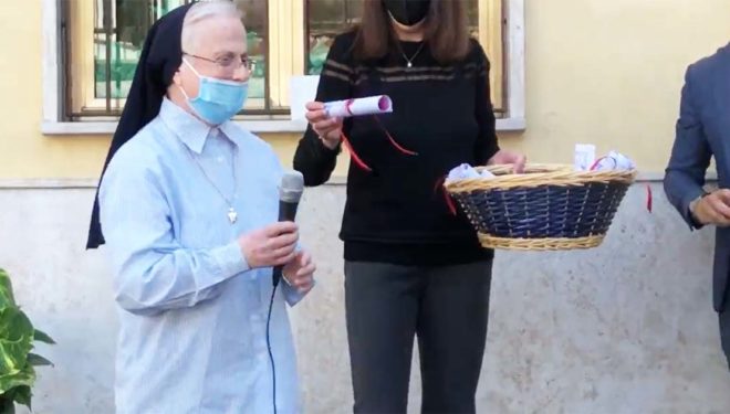 SORA – Suor Silvana compie 80 anni. Gli auguri degli alunni di ieri e di oggi