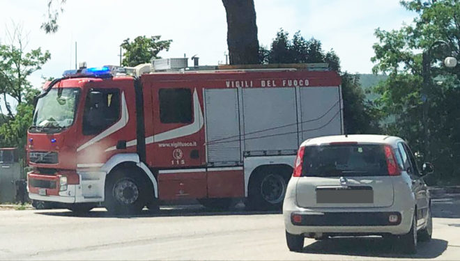 Sora: grosso masso si distacca dal monte e finisce sul campetto di calcio. Il Comune avvia verifiche