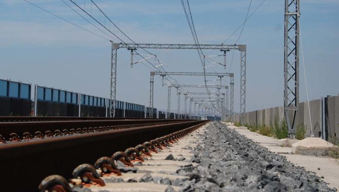Sora, auto fuori strada vicino ai binari: sospesa all’alba la linea Roccasecca-Sora