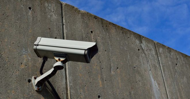 SORA – Aggredita e portata via nella notte. Telecamera di videosorveglianza riprende tutto