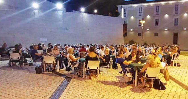 Sora: Piazza Mayer Ross trasformata in un enorme “tavolo” da Burraco