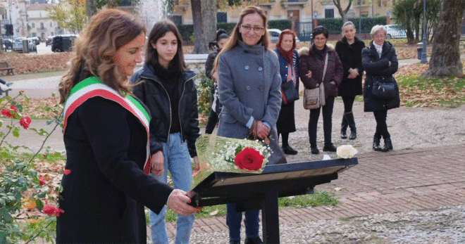 Giornata Internazionale contro la violenza sulle donne: toccante omaggio alle vittime sorane