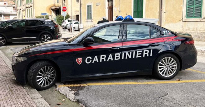 49enne arrestato e trasportato in Psichiatria