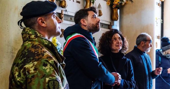 Anniversario terremoto L’Aquila: il Sindaco rende omaggio alle tombe di Marco Alviani e Armando Cristiani