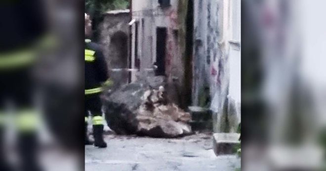 Sora (Pianello): via Gelsi interdetta dopo la caduta di un grosso masso dal colle S. Casto