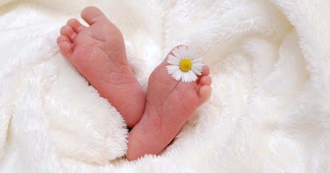 Roma: bimba nasce in auto grazie a ostetrica di Sora