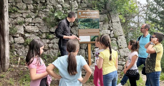 Sora: i ragazzi dell’ACR S. Bartolomeo in escursione a Rocca Sorella sotto la guida del Prof. Lucio Meglio