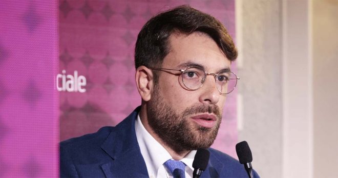 «Che sia un anno di crescita e che possiate realizzare i vostri sogni!» Con affetto e stima, Luca