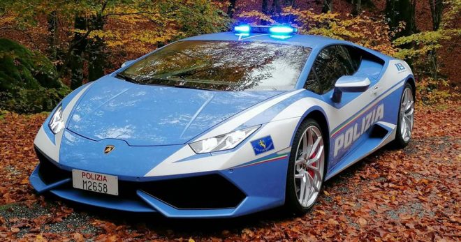 Sora: Polizia e bambini, mattinata speciale in piazza Santa Restituta. Arriva la Lamborghini Huracán