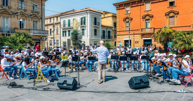 Sora, successo per la prima del Poap: giovani in scena tra musica e danza