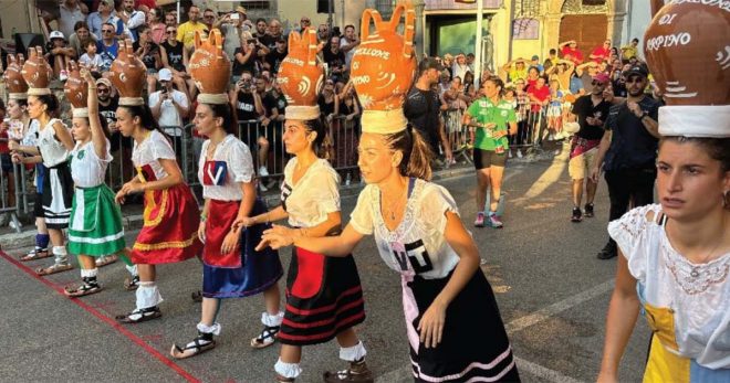 Arpino, torna il Gonfalone: quattro giorni di tradizioni e sfide tra quartieri e contrade