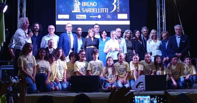 Sora, l’istituto “Beata Maria De Mattias” trionfa al Premio Sardellitti: primo posto assoluto con “I promessi sposi”