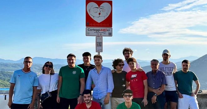 Pescosolido: inaugurato il cartello “CorteggiAMOci”: un messaggio di amore e comunità