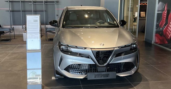 Alfa Romeo Junior: tua da 250 euro al mese fino al 31/08/25