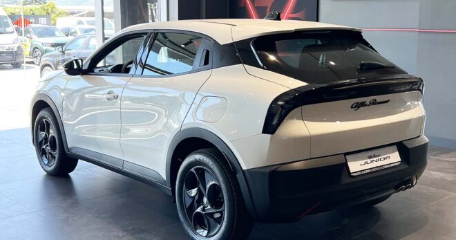 Alfa Romeo Junior ibrida da 299 euro al mese fino al 30 aprile 2026