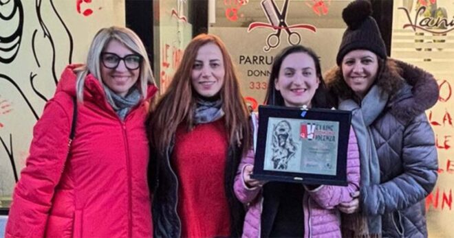 Isola del Liri, Vetrine contro violenza 2025: targa 2025 assegnata all’attività “Parrucchiere Vanità” di Mariateresa Abballe