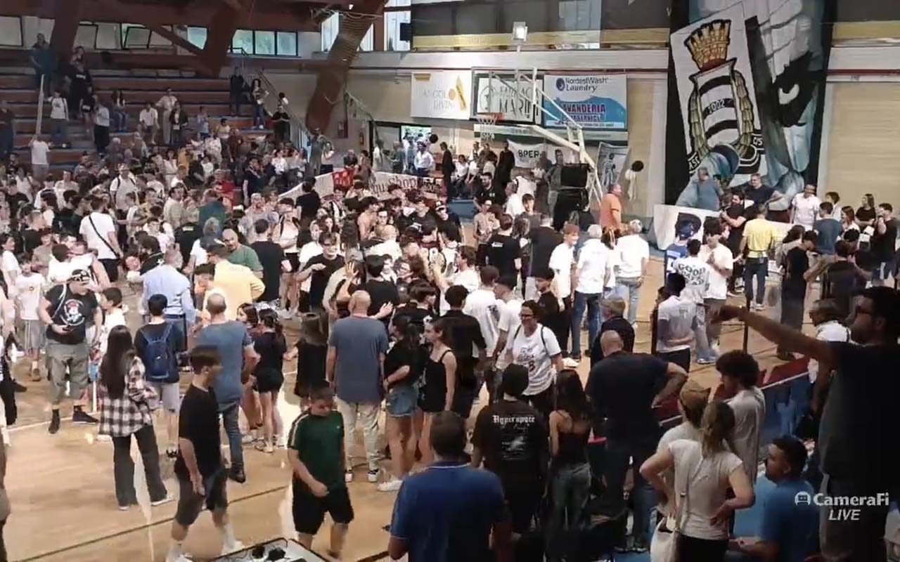 La Pallacanestro Sora promossa in Serie B Interregionale. Grande festa al Palapolsinelli