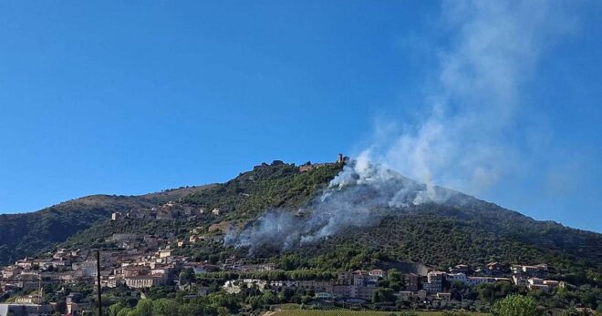 Alvito, vasto incendio vicino alle abitazioni: sette ore di interventi tra il Peschio e la zona Castello
