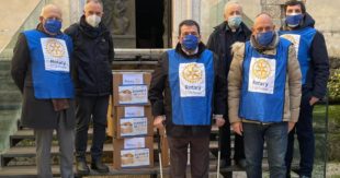 “Donare è un dono”: il Rotary Club di Fiuggi consegna pacchi alimentari alle parrocchie di Castelliri, Isola e Sora