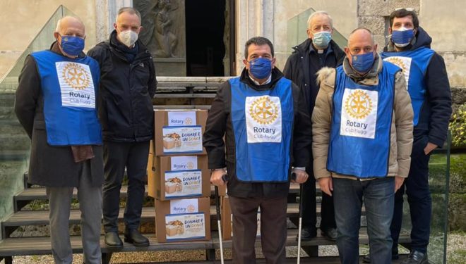 “Donare è un dono”: il Rotary Club di Fiuggi consegna pacchi alimentari alle parrocchie di Castelliri, Isola e Sora