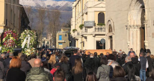 Sora, lacrime e silenzio nella piazza. L’addio a Matteo Baldassarra