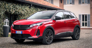 Peugeot 3008: il SUV più venduto d’Italia ora anche a trazione integrale. Scoprilo da Jolly Automobili