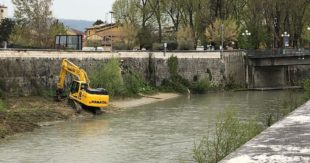 SORA – Iniziata la pulizia del tratto urbano del Liri