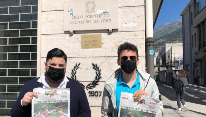 SORA – “CulturaIdentità”, flashmob davanti alle scuole. L’appello ai giovani: «Riprendetevi il futuro»