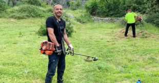 Geocaccia sul Castello: il CAI di Sora bonifica l’area e taglia l’erba nella Rocca in vista dell’evento