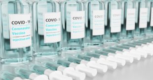 «Vaccini per le persone fragili e stranieri»: incontro tra l’Asl e le Caritas