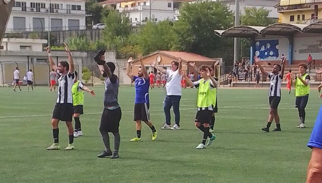 SORA CALCIO – I bianconeri sbancano Itri e volano in testa alla classifica