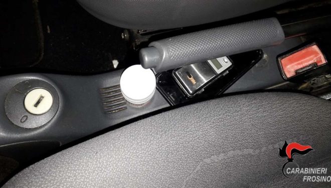 ISOLA DEL LIRI – Cocaina in macchina e in negozio: arrestato 31enne albanese