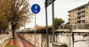 «Finalmente abbiamo la pista ciclabile anche a Sora! Ah no, è il marciapiedi…»
