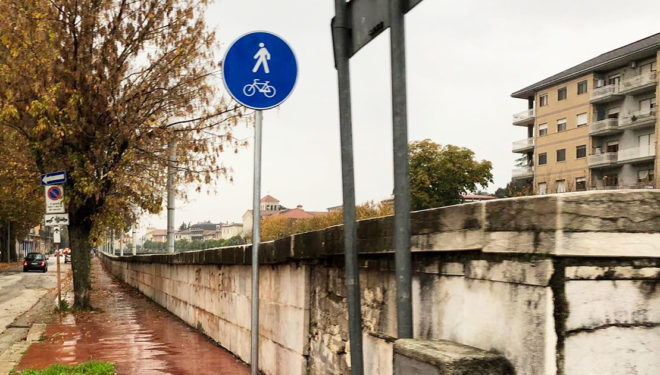 «Finalmente abbiamo la pista ciclabile anche a Sora! Ah no, è il marciapiedi…»