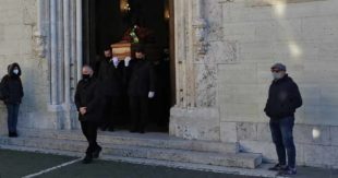 Sora saluta il “King”. I funerali di Umberto Geremia