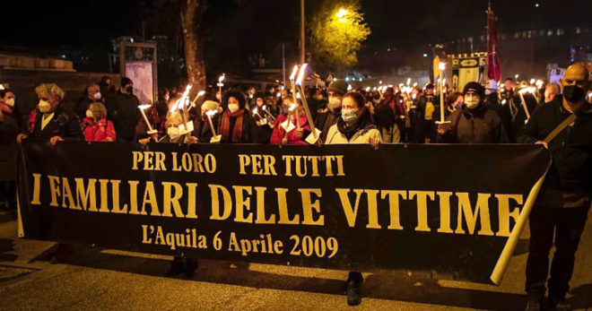 06 Aprile 2009: 13 anni fa il terremoto dell’Aquila. In migliaia alla fiaccolata notturna