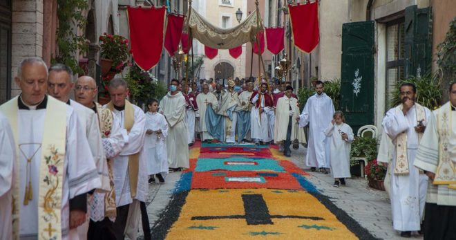Sora: un successo l’Infiorata del Corpus Domini