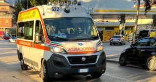 Sora: auto ribaltata, anziano in ospedale
