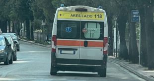 Due incidenti stradali con feriti. Veicoli distrutti