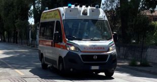 Donna travolta e uccisa da camion