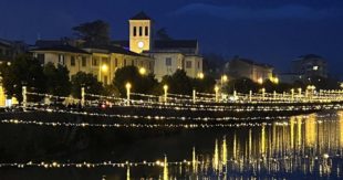 Sora al tramonto, la città e le sue luminarie