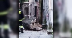 Sora (Pianello): via Gelsi interdetta dopo la caduta di un grosso masso dal colle S. Casto