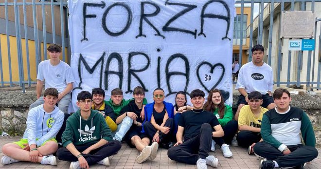 Studentessa investita e ricoverata a Roma, i compagni di classe: “Forza Maria”