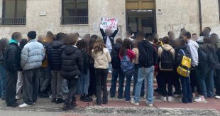 Sora: studenti del Classico in strada per chiedere un “upgrade” della loro scuola