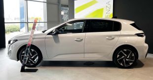 Peugeot 208: una motorizzazione a benzina da 100 CV e due ibride da 100 CV e 145 CV