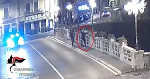 Sora, tenta il suicidio sul ponte di Napoli: 32enne salvato dai carabinieri