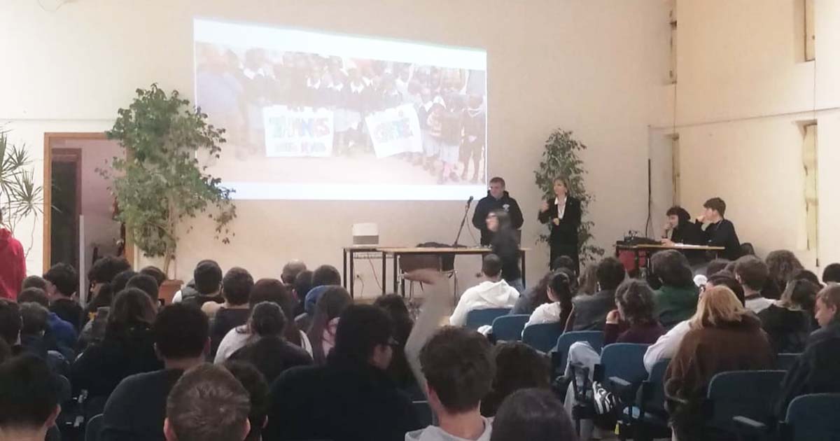 Incontro all’IIS Leonardo da Vinci di Sora sulla solidarietà e l’adozione a distanza AVSI.